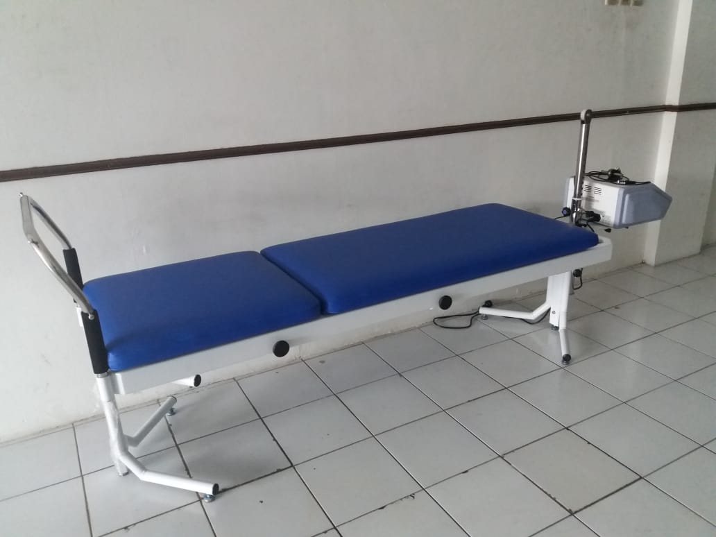 Automatic-traction-machine-with-Bed-view2.jpg
